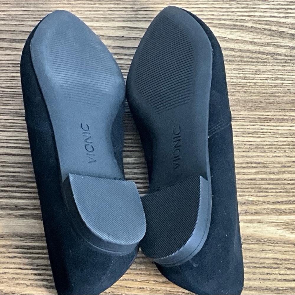 Vionic Posey Black Perforated Suede Ballet Flat, New in Box - Picture 6 of 7
